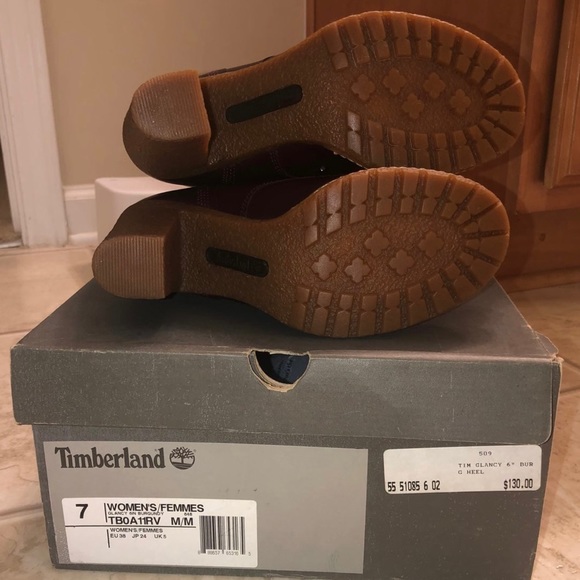 Woman’s timberlands size 7 - Picture 4 of 7